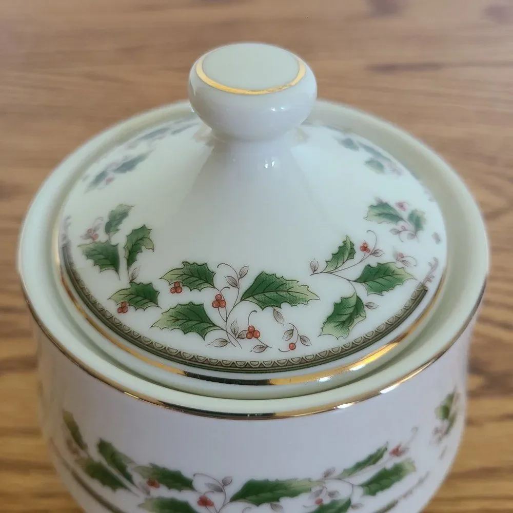 Vintage Royal Limited Holly Holiday China Christmas Sugar Bowl With Lid